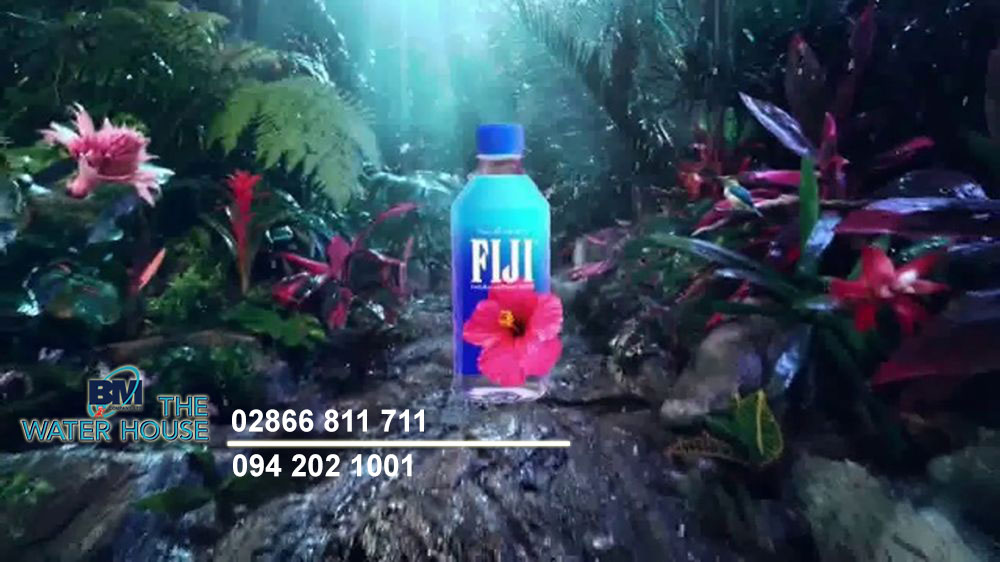 Đặt nước khoáng Fiji