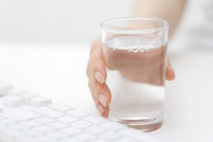 Lý do tại sao uống nước lọc tốt hơn nước ép trái cây?